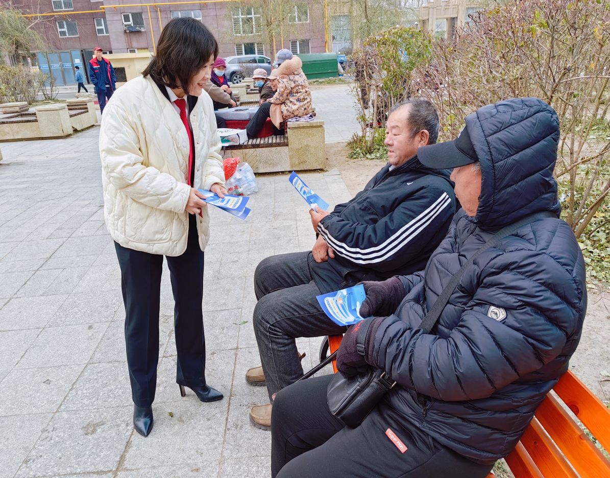 法潤(rùn)民心 《法治宣傳教育法》引領(lǐng)普法新風(fēng)尚，社會(huì)經(jīng)濟(jì)咨詢服務(wù)直達(dá)百姓家門口